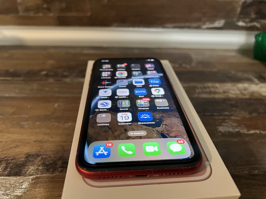 Iphine 11 - 64 GB RED