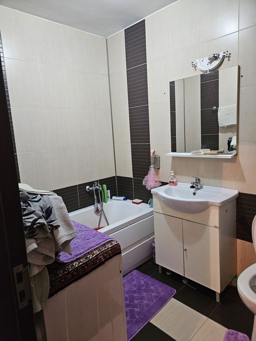 Vand apartament o camera Floresti!