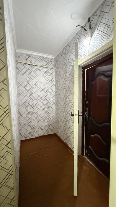 Уй сотилади 1хона 2хона килинган 4-етажка домни 1-етажи падофис вариан