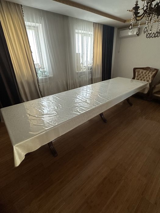 Продается гостинный стол