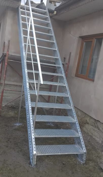Scări metalice zincate 85x27
