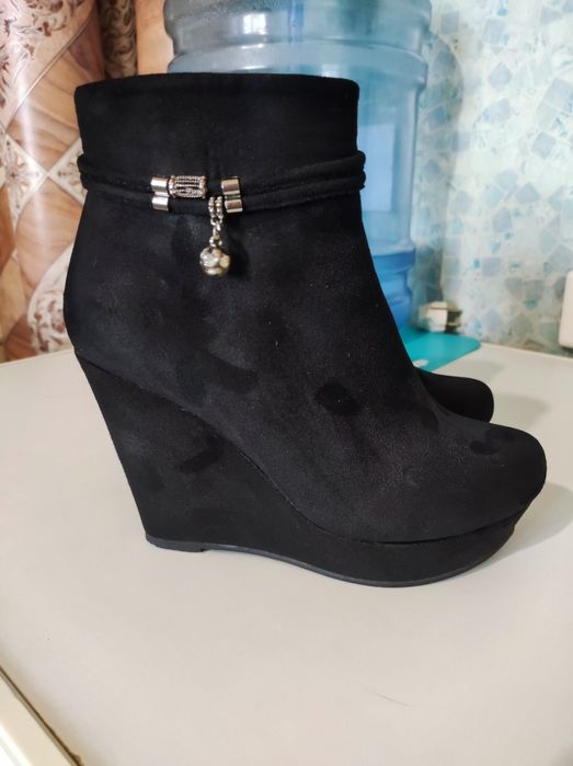 Продам новую обувь.