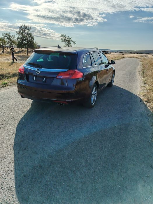 Vând Opel insignia