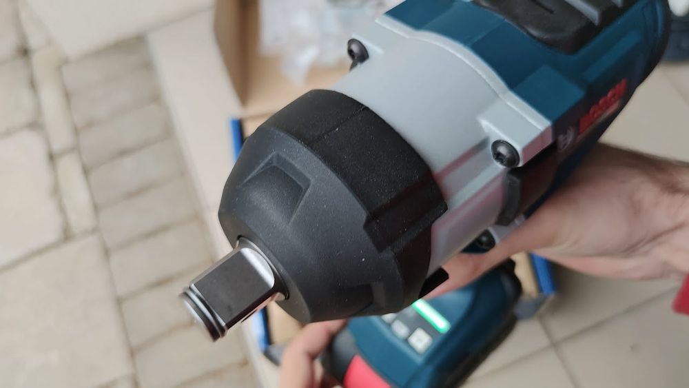 Аккумуляторный ударный гайковёрт Bosch GDS 18V-1050 H Professional