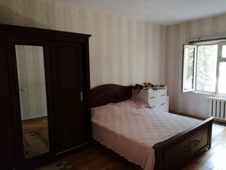 Продаётся 4-х комнатная квартира в Сергели 8