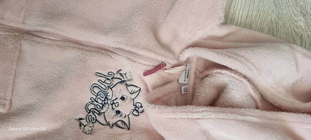 Продавам Детски якета и елек за момиче