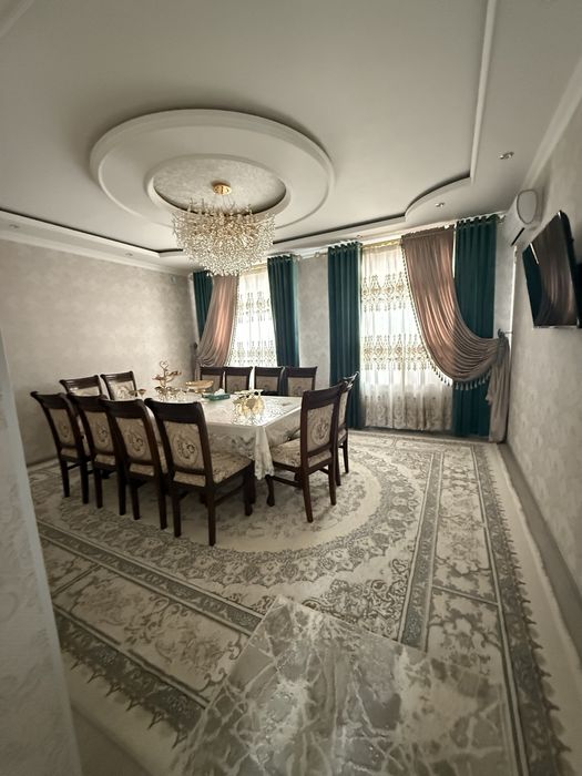 Sifatli hovli sotiladi