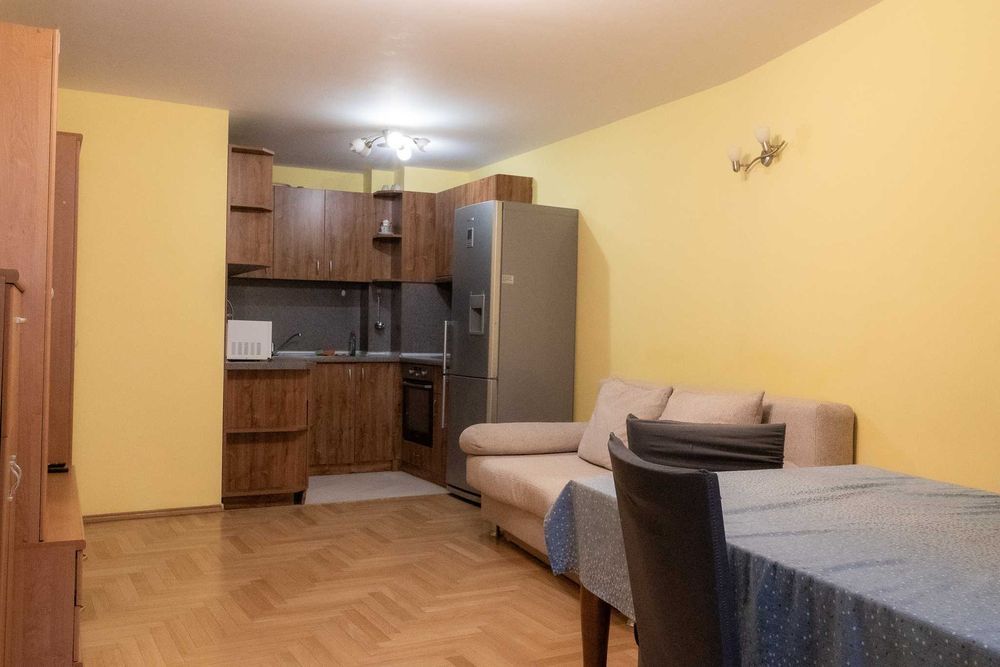 Дава се под наем Тристаен апартамент в Варна, Операта - 80 кв.м за 747.66 € - Снимка #1