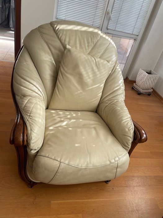 Два дивана и фотьойл