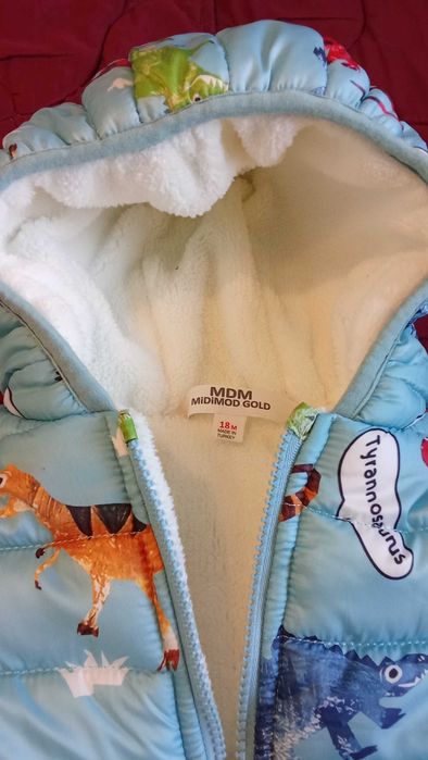 Бебешки космонавт с динозаври