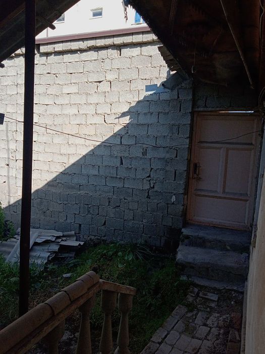 Uy sotiladi shaxar qoq markazidan