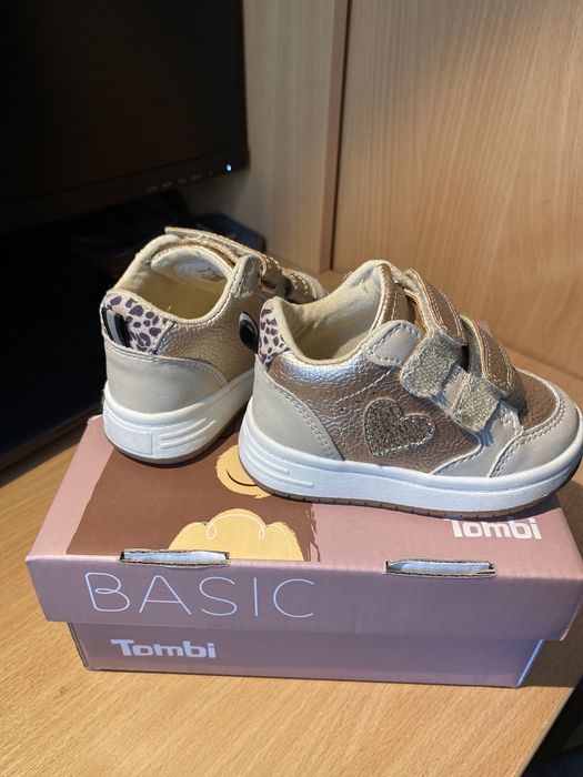 Продам детские  кросовки