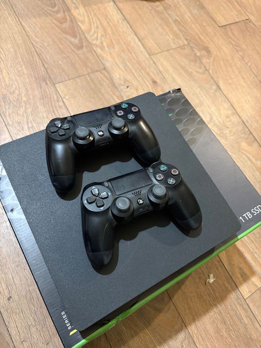 Play station 4 slim 500GB с два контролера
