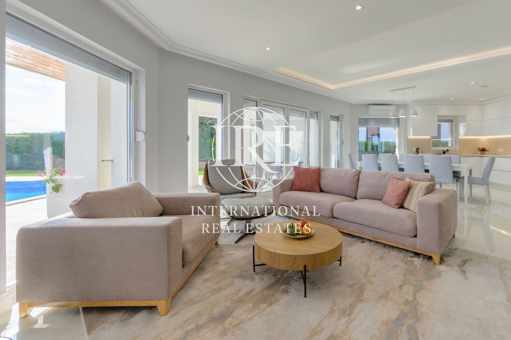 Продава се Къща в Балчик - 201 кв.м за 3259 €/кв.м - Снимка #2