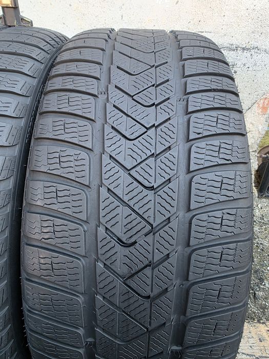 Vând două anvelope de iarna pirelli 255 35 19 dot 3822