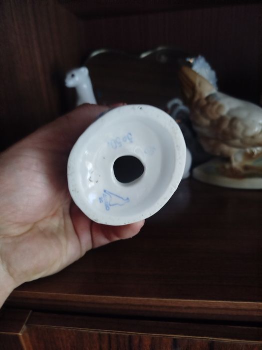 Антикварная статуэтка