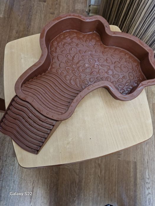 Продам мини бассейн поилку.