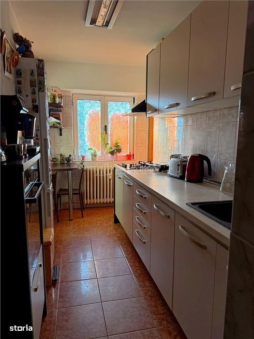 4 camere B-dul Decebal, stradal, aproape de metrou
