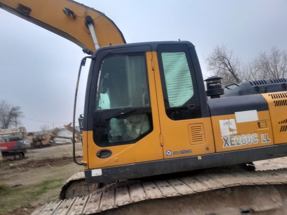 Srochni XCMG XE260CLL 16 Metrlik 2016 Ideal holatda Tayor xarajati yuq