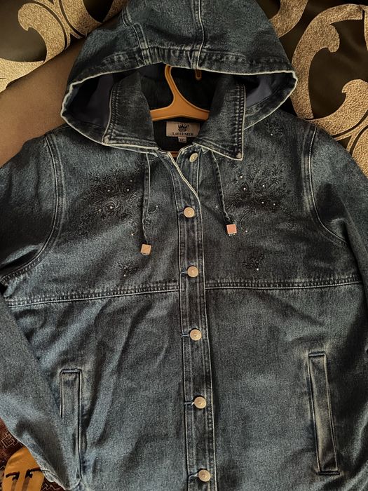 Продам джинсовую куртку женская