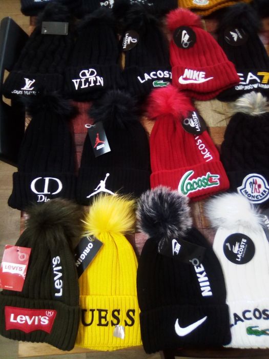 Căciuli diferite marci,