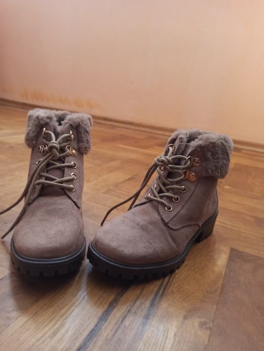 Дамски велурени ботуши