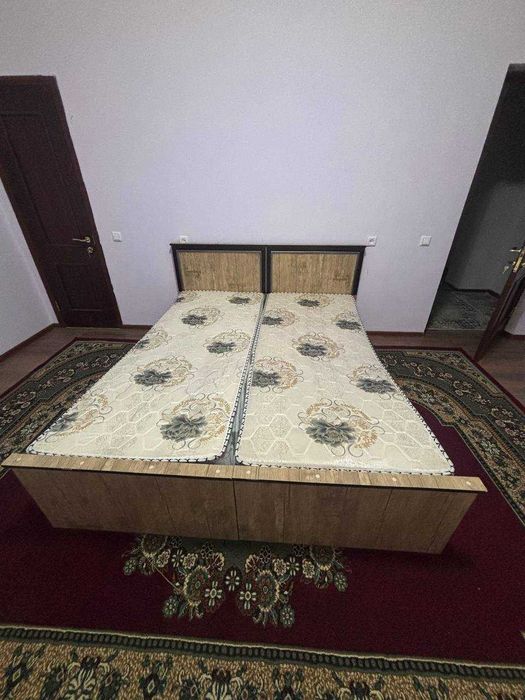 Мебель кухонный, мебел для гостинной, двухспальной кровать и шкаф.