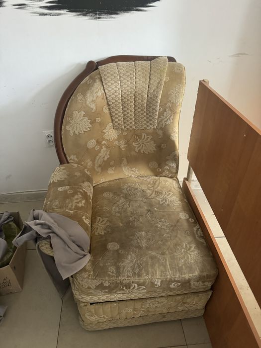 Диван  хороший нужно помыть