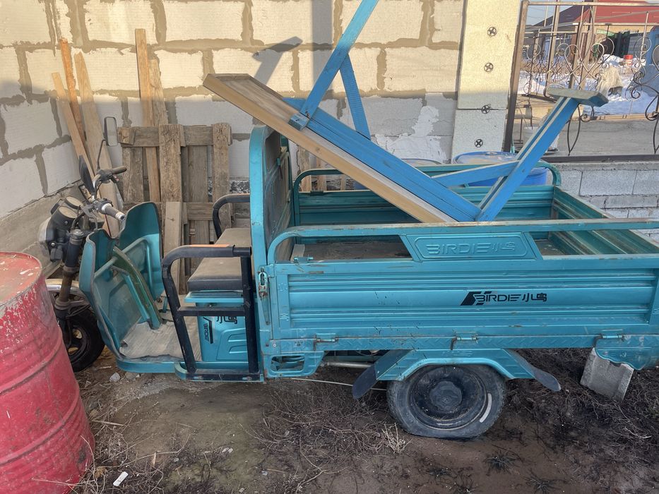 Электромотоцикл трицикл голубой