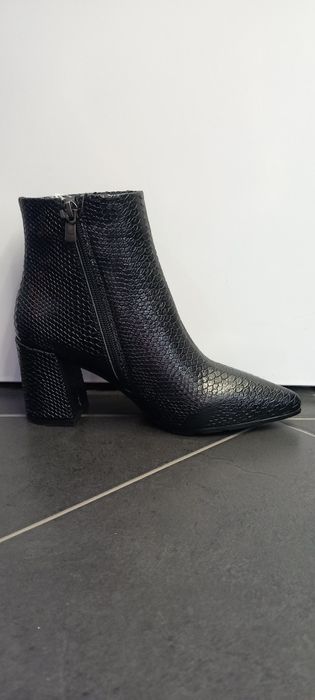 Нови дамски боти естествена кожа!37,38,39 размер