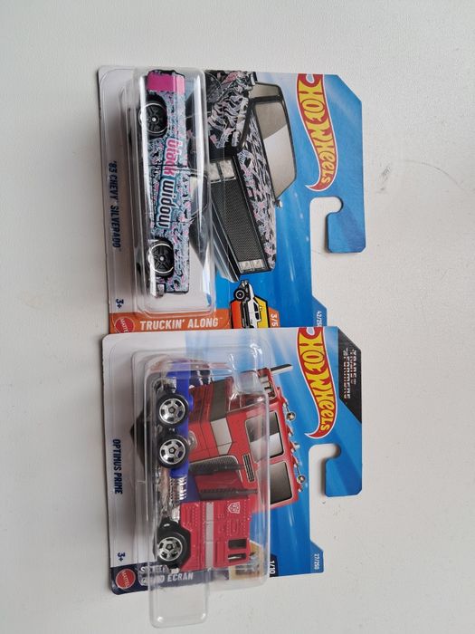 Hot Wheels Сет: '83 Chevy Silverado и Optimus Prime