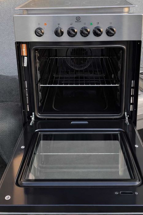 Фурна с плот Indesit