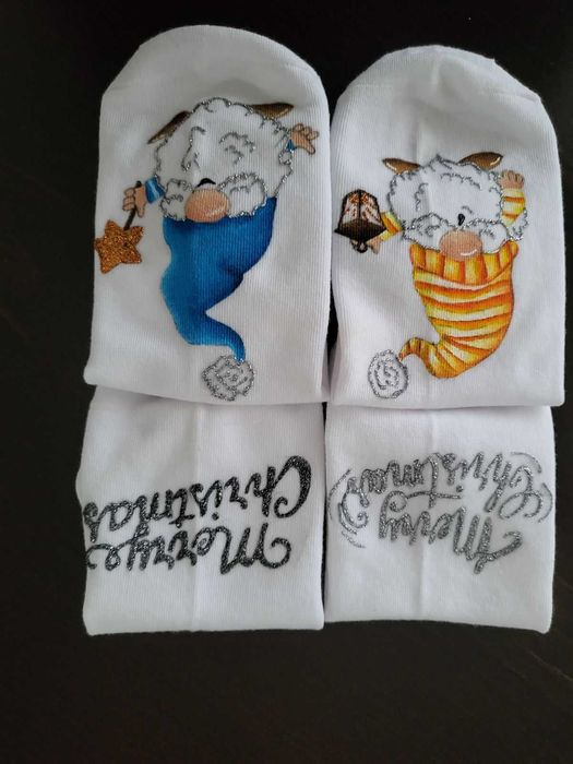 Ръчно рисувани коледни чорапи