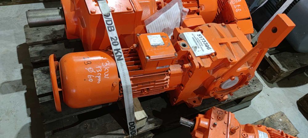 Motor electric trifazat cu reductor Bauer 3kW 13rpm cu frana