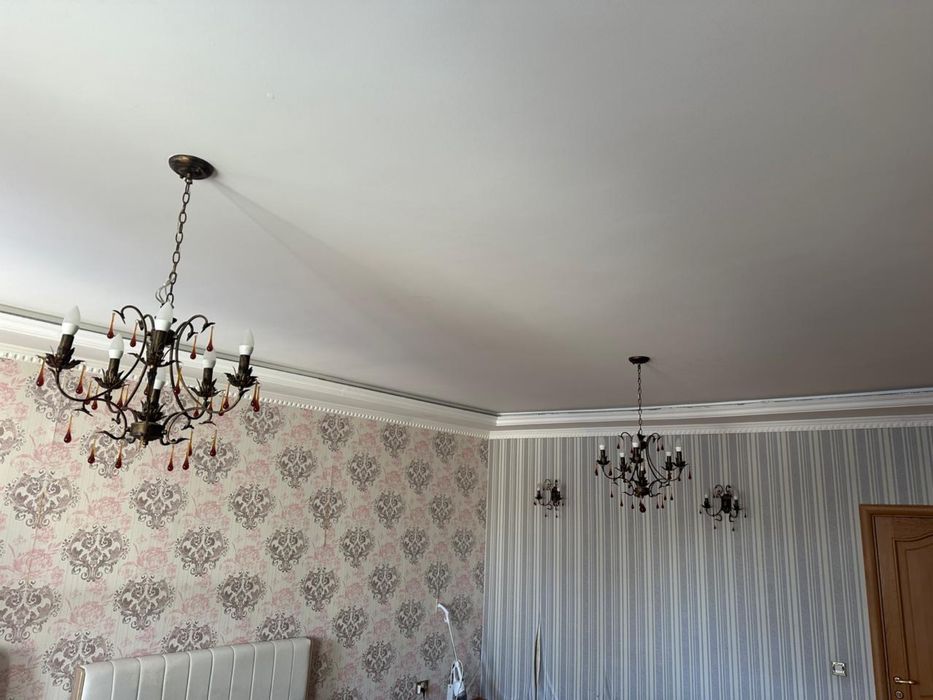 2 люстры, 2 настенные бра