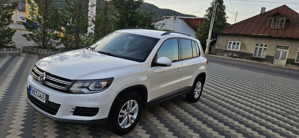 VOLKSWAGEN Tiguan 2012