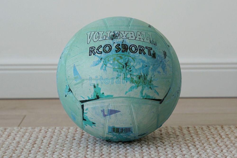 Lot 4 mingi de fotbal si volei