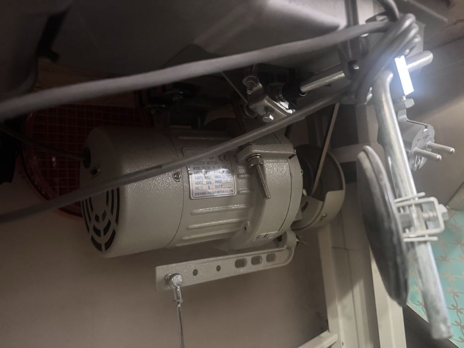 Продам прямострочную машинку