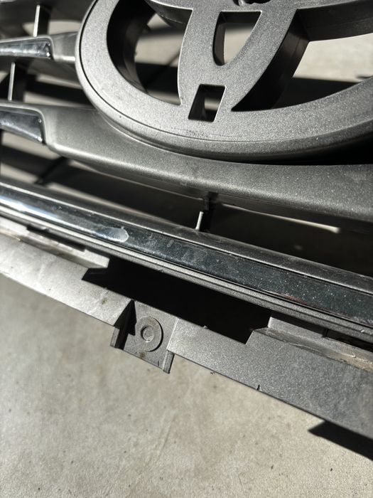 Предна решетка Toyota RAV-4