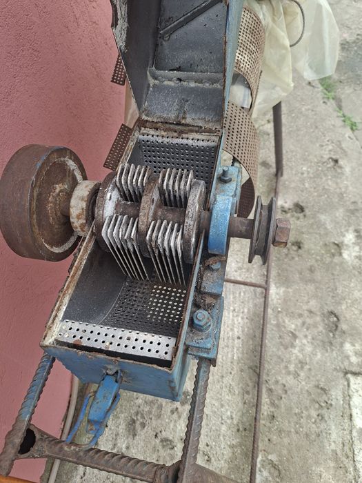 Vând Moară cereale