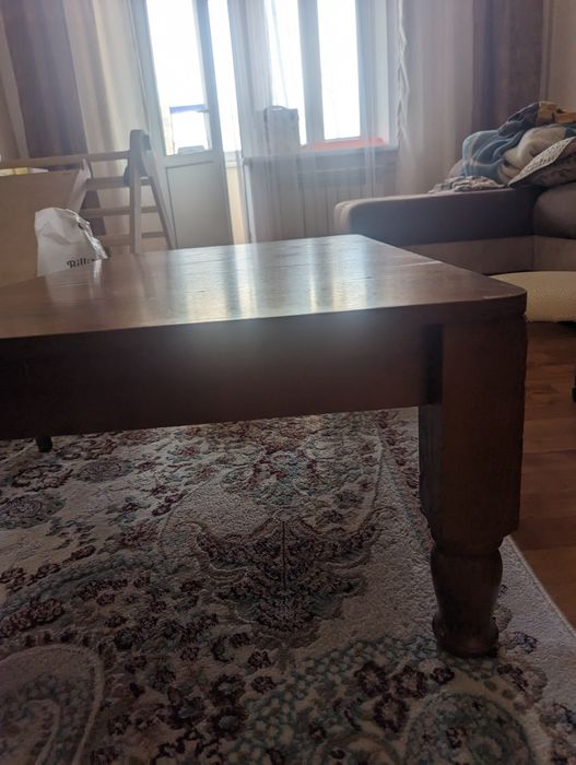 Стол для гостиной