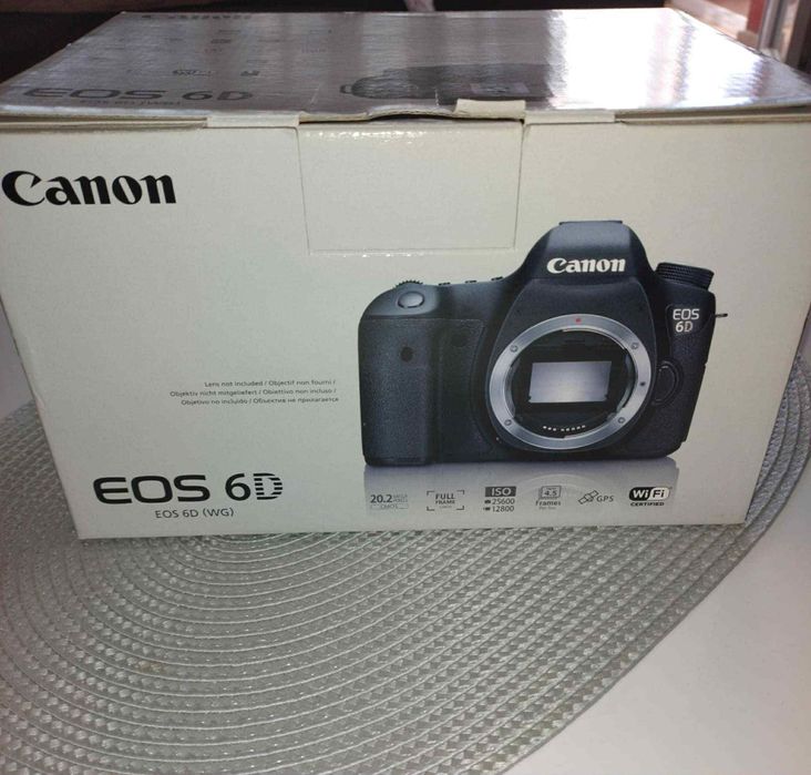 Продавам  комплект фотоапарат CANON EOS 6D с два обектива