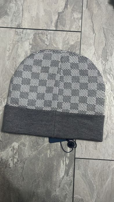 caciula louis vuitton noua