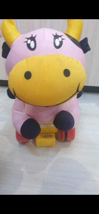 Музикална кравичка за бутане с крачета