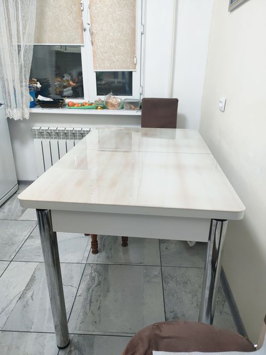 Продам стол с стульями 4 шт