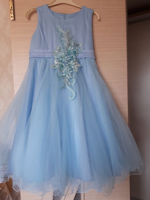 Продам красивые платья от 4000