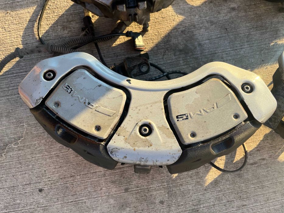 Дискове с накладки Предни и Задни Спирачни апарати MERCEDES CL63 AMG