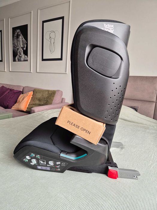 Ново детско столче Britax Römer Kidfix M i-Size (3.5 - 12год) с ISOFIX