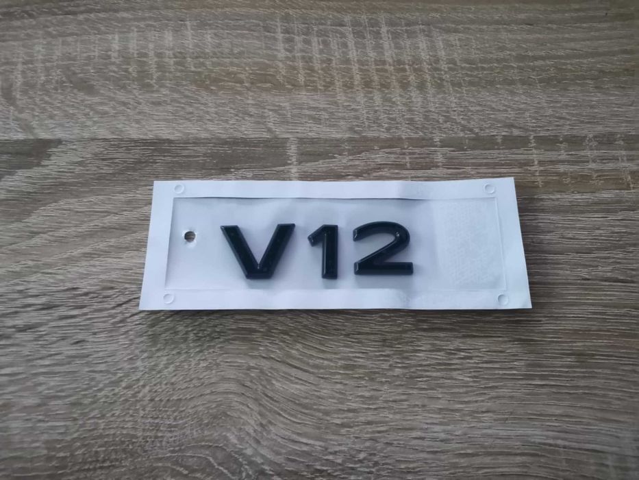 черен надпис Mercedes Maybach V12 нов фонт