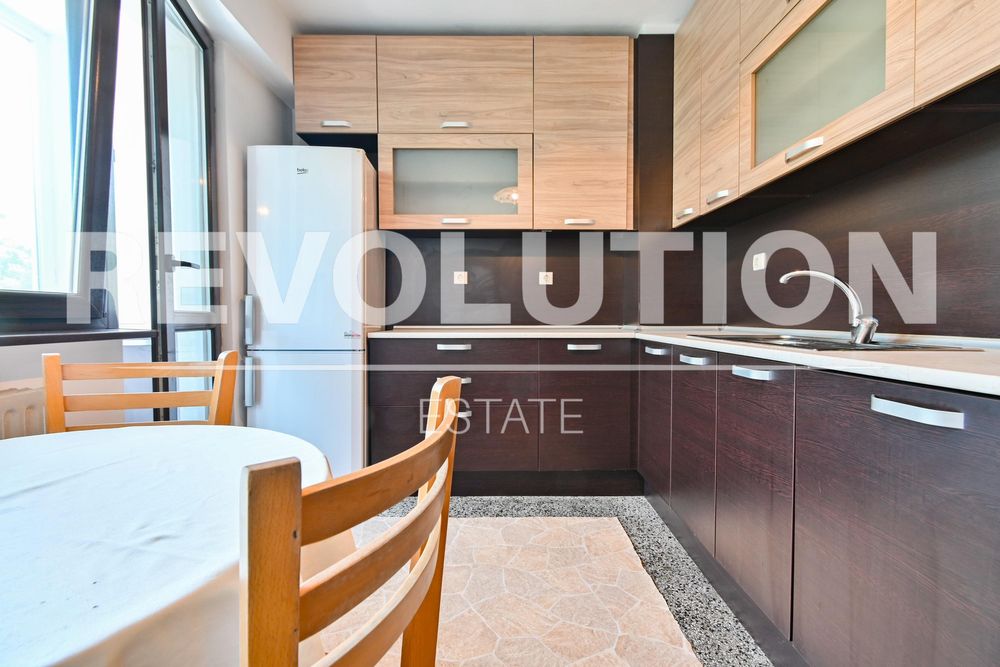 Дава се под наем Тристаен апартамент в София, Младост 1 - 88 кв.м за 700 € - Снимка #2